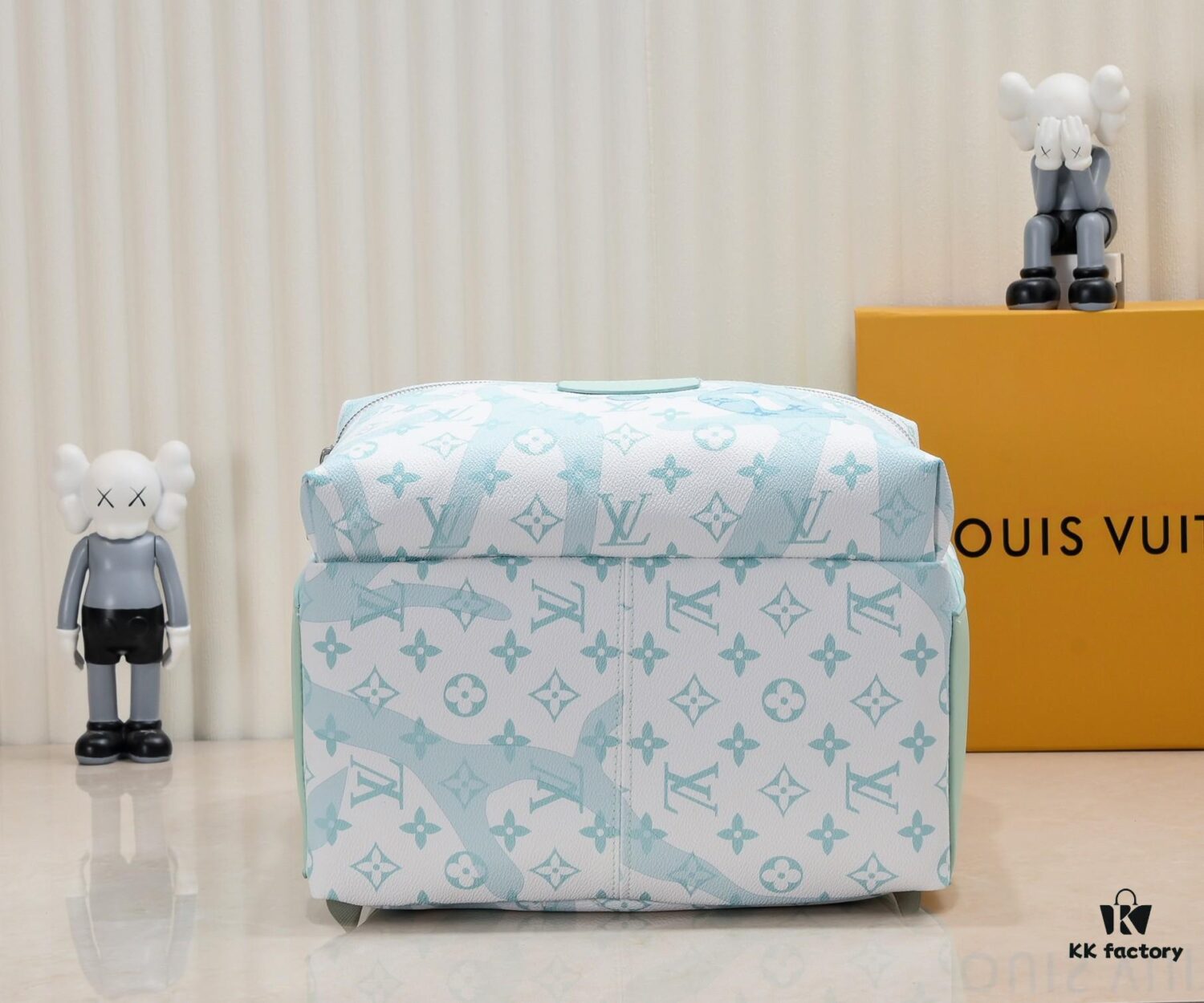 693073dd6e68136f4d9a5fec Upgraded Version DU SHI JIA PAI M22519 Green Louis Vuitton 2023 New Men's DISCOVERY Monogram Water Drop Small Backpack LV Graffiti Backpack, Versatile Styling, High-Capacity Daily Travel Essential