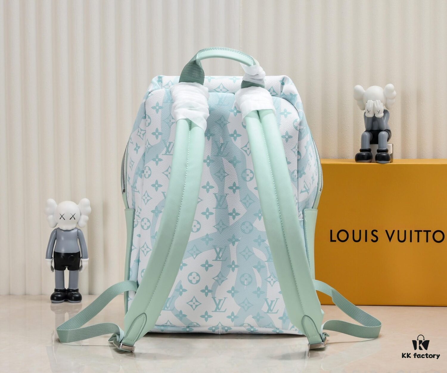 693073e16e68136f4d9a5ff6 Upgraded Version DU SHI JIA PAI M22519 Green Louis Vuitton 2023 New Men's DISCOVERY Monogram Water Drop Small Backpack LV Graffiti Backpack, Versatile Styling, High-Capacity Daily Travel Essential