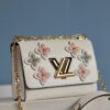 New Arrival [Rose] Top Quality Original Version [Rose]... Real Item Even More Beautiful [Kiss][Kiss] LV's Latest and Hottest Twist Denim Medium Bag Now Available 💃