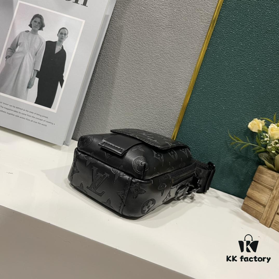 6930750a6e68136f4d9a6265 Upgraded Version! Latest Release! M81321 M81323 M81005 Black Gray Floral, Black Embossed, Gray Embossed FLAP DOUBLE Phone Bag — A Collaboration Between Japanese Designer and DJ Nigo and Virgil Abloh for the NIGO® x Louis Vuitton Capsule Collection. This Flap Double phone bag features a black-silver two-tone design with a flap-style messenger silhouette, ideal for carrying your phone and daily essentials.