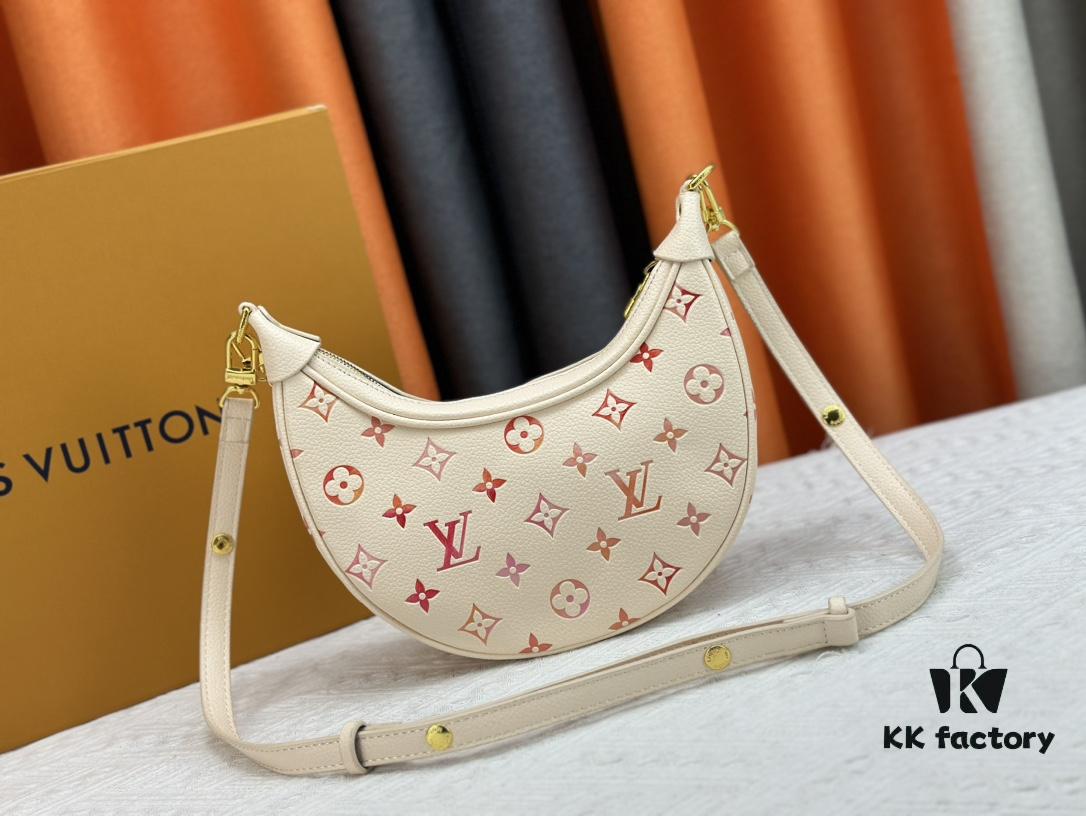 6930753b6e68136f4d9a62c9 Upgraded Original ⭐️ New Embossed Silk-Screen Moon Bag 🔥 Model: M81166 M81098 🔥🔥 Latest Arrival Moon Bag 🌙! Nicolas Ghesquière Revisits the Croissant Bag from Louis Vuitton Archives, Introducing the Loop Crescent-Shaped Bag in the 2022 Spring Collection