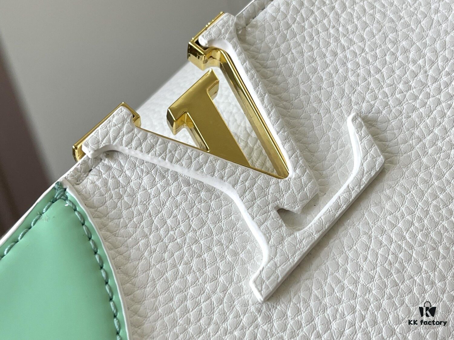 Upgraded M59864 Pure White Three-Tone Gold-Plated Capucines BB Handbag