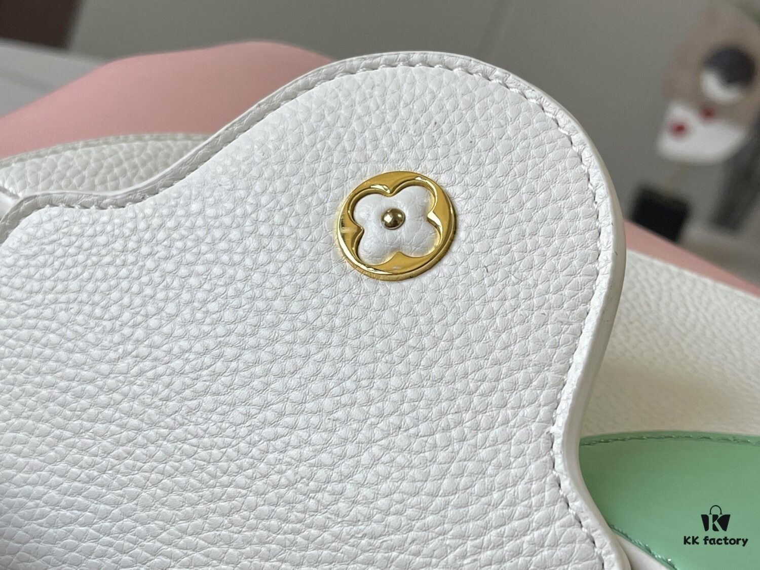 Upgraded M59864 Pure White Three-Tone Gold-Plated Capucines BB Handbag