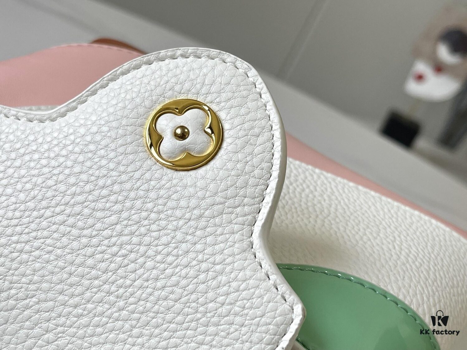 Upgraded M59863 Pure White Three-Tone Gold-Plated Mini Capucines Bag