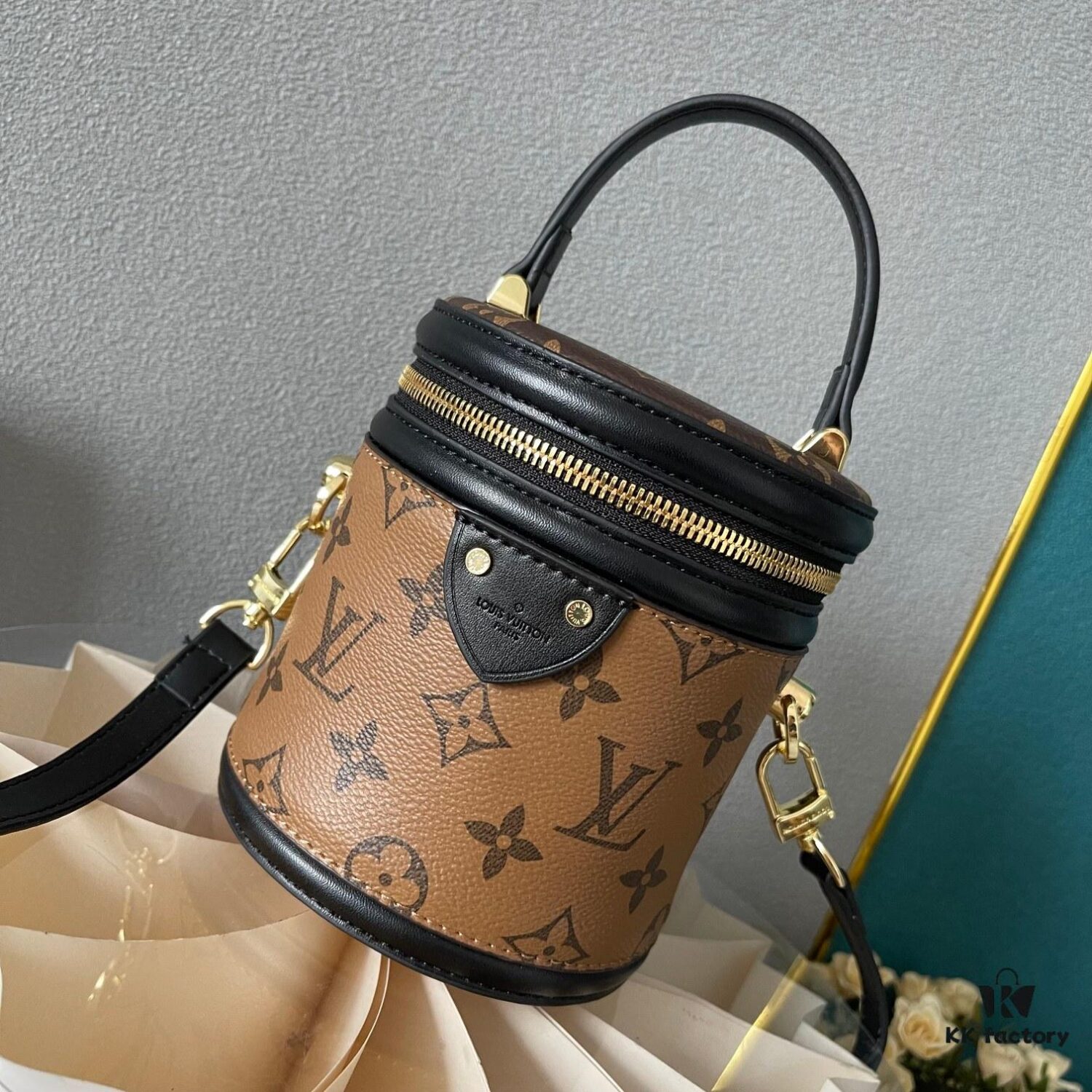 Upgraded Version [Exclusive Real Shot M82952 Vernis Yellow Flower] This Nano Cannes Handbag Features a Cylindrical Silhouette Crafted from Monogram Canvas, Echoing the Design of a Cosmetic Pouch