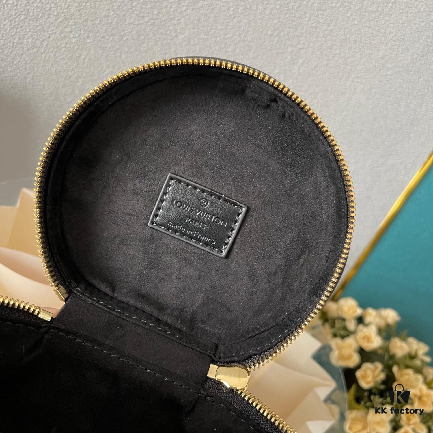 Upgraded Version [Exclusive Real Shot M82952 Vernis Yellow Flower] This Nano Cannes Handbag Features a Cylindrical Silhouette Crafted from Monogram Canvas, Echoing the Design of a Cosmetic Pouch