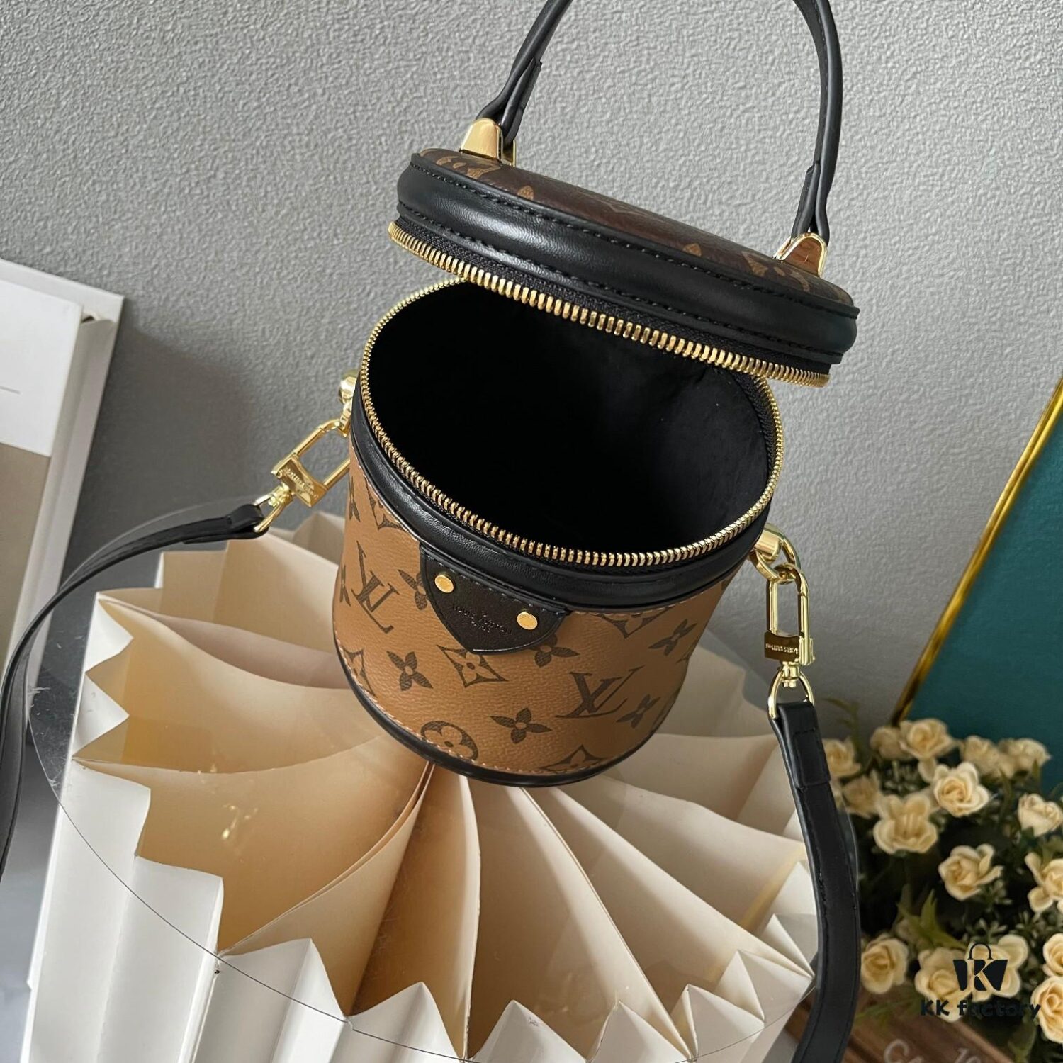 Upgraded Version [Exclusive Real Shot M82952 Vernis Yellow Flower] This Nano Cannes Handbag Features a Cylindrical Silhouette Crafted from Monogram Canvas, Echoing the Design of a Cosmetic Pouch