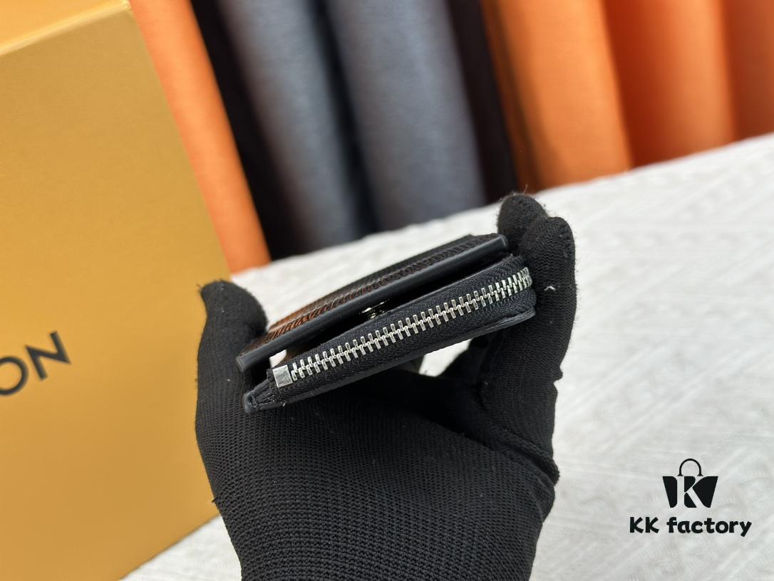 693076f06e68136f4d9a6651 Top-Grade Original This New Hybrid Wallet is Crafted from Black Monogram Shadow Leather, Ingeniously Combining a Card Holder with Louis Vuitton's Best-Selling Multiple Wallet