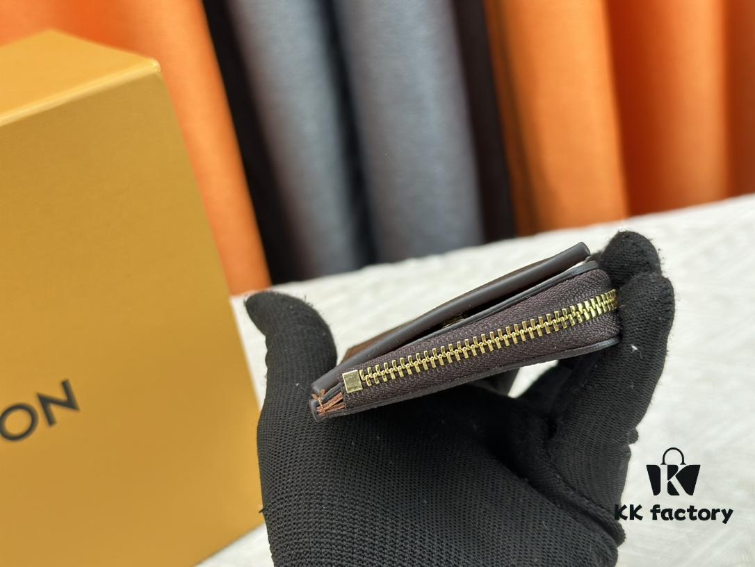 693076fd6e68136f4d9a666b Top Original This New Hybrid Wallet is Made of Black Monogram Shadow Leather, Ingeniously Combining a Card Holder with Louis Vuitton's Best-Selling Multiple Wallet