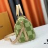 693077206e68136f4d9a66b2 Model N40671 Green Tea Keepall Bandoulière 35 Bag