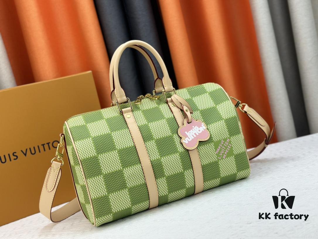 693077206e68136f4d9a66b3 Model N40671 Green Tea Keepall Bandoulière 35 Bag