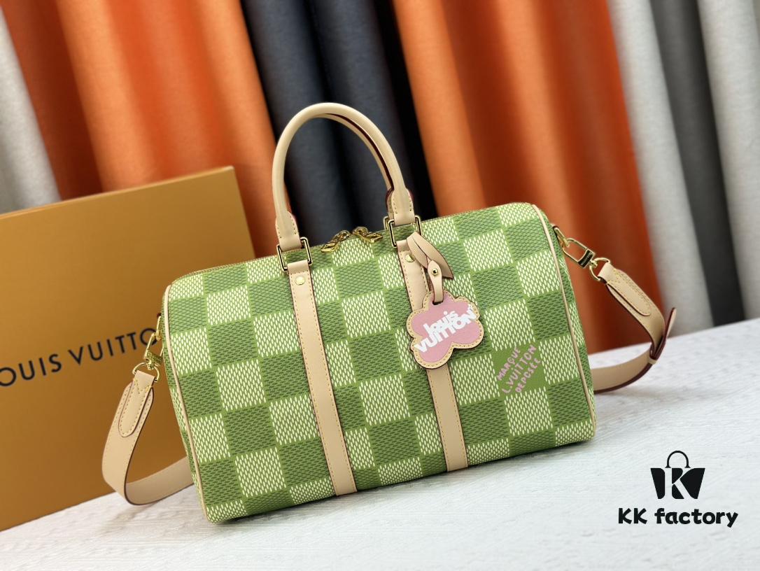693077206e68136f4d9a66b4 Model N40671 Green Tea Keepall Bandoulière 35 Bag
