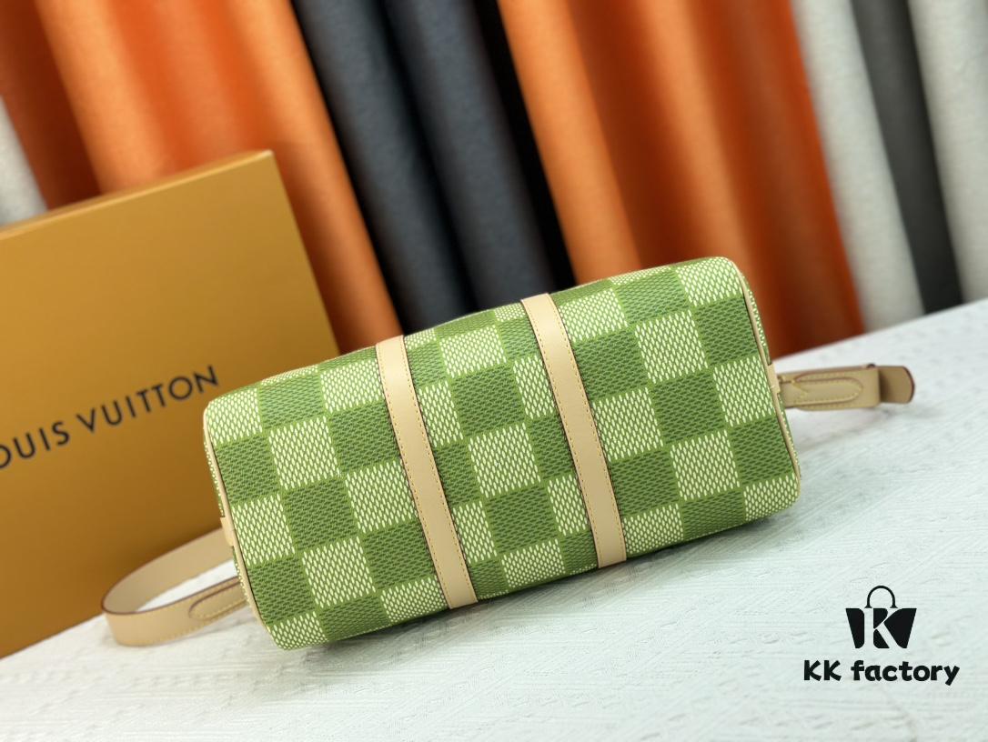 693077216e68136f4d9a66b5 Model N40671 Green Tea Keepall Bandoulière 35 Bag