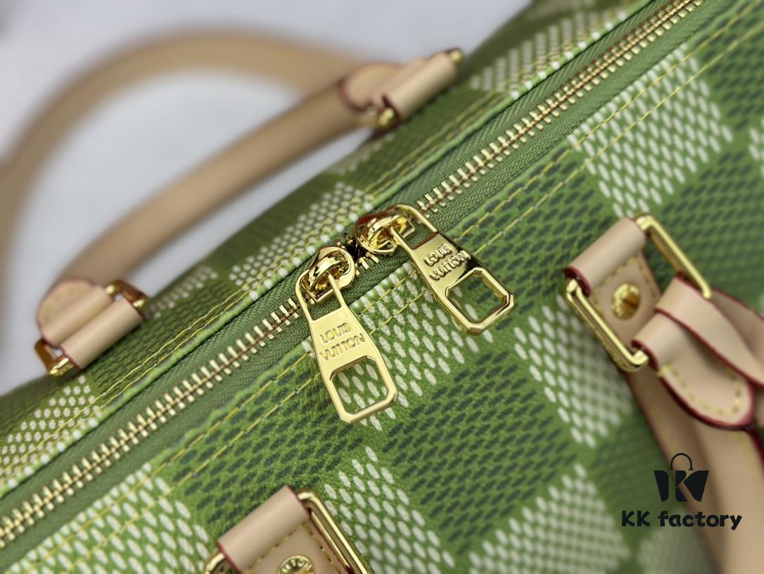 693077216e68136f4d9a66b6 Model N40671 Green Tea Keepall Bandoulière 35 Bag