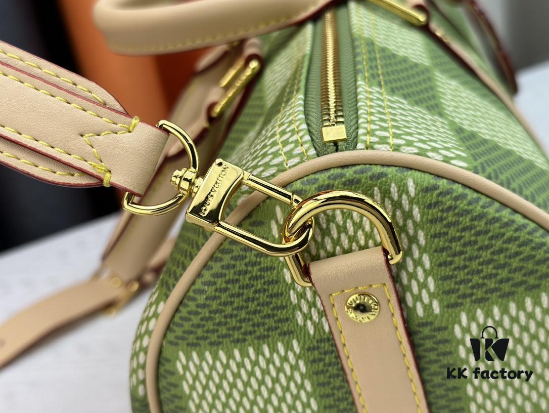693077226e68136f4d9a66b8 Model N40671 Green Tea Keepall Bandoulière 35 Bag