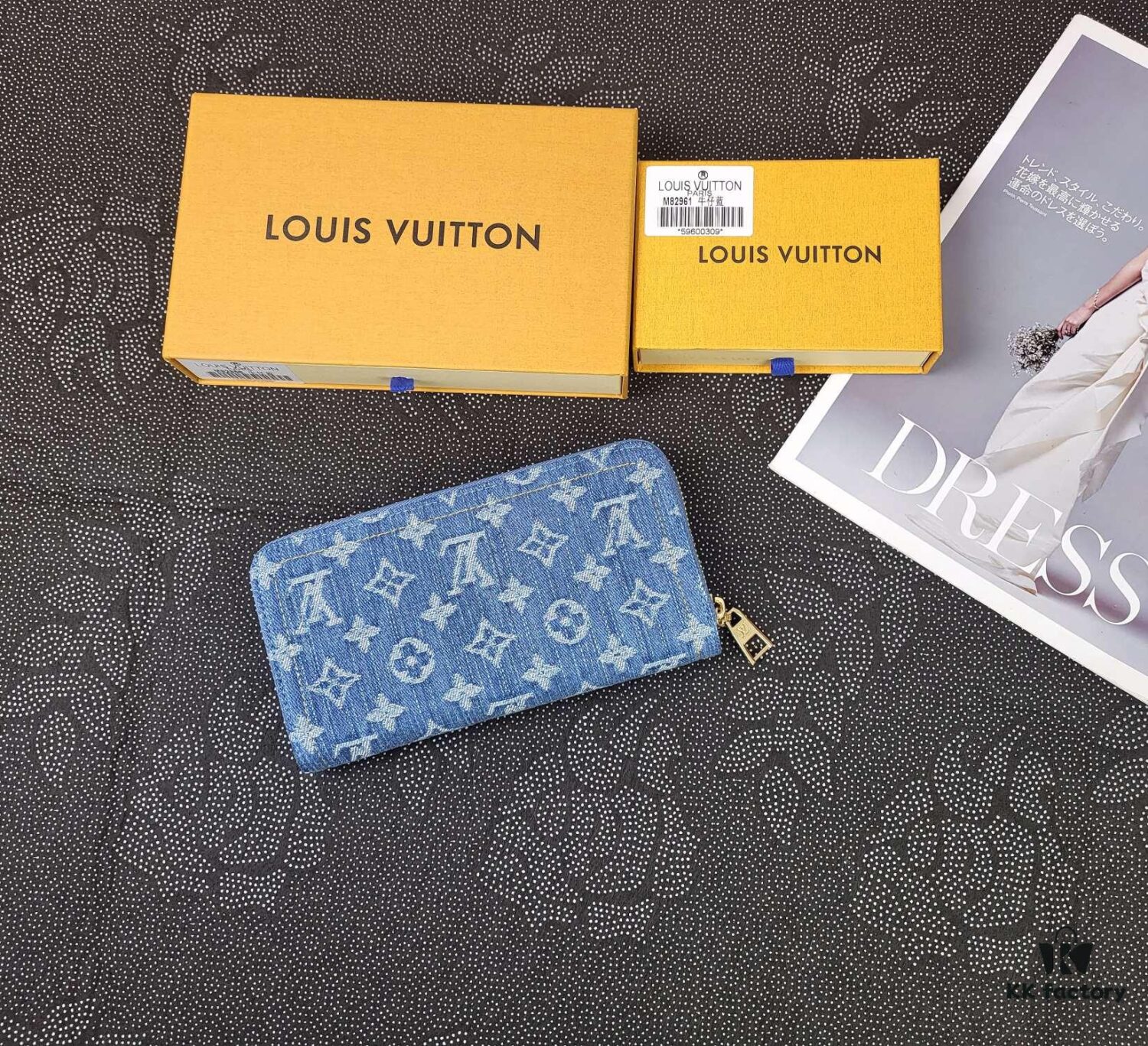 M82958 Blue Denim Zippy Wallet
