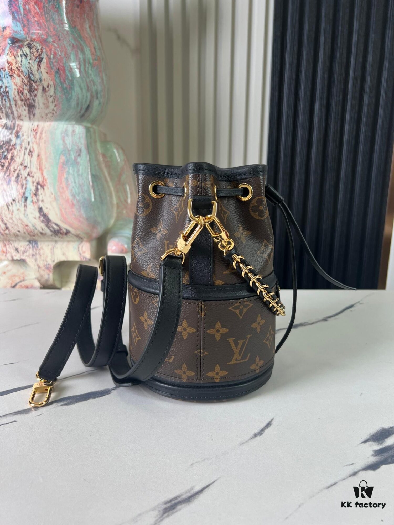693077996e68136f4d9a67ae Top Quality Original Order Exclusive Real Shot M83480 Monogram New Canoe Bag Bucket Bag with Chain