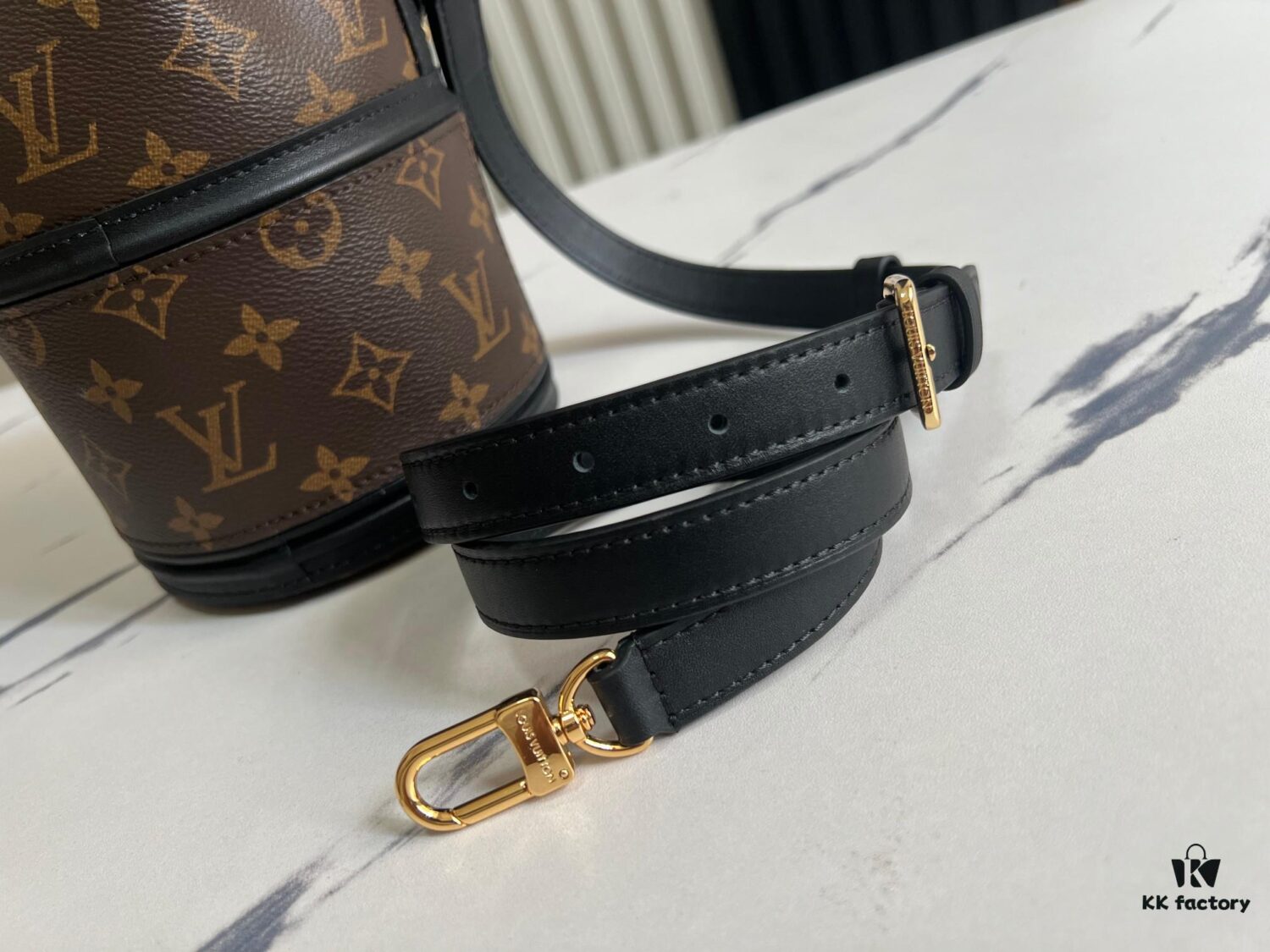 693077a26e68136f4d9a67ba Top Quality Original Order Exclusive Real Shot M83480 Monogram New Canoe Bag Bucket Bag with Chain