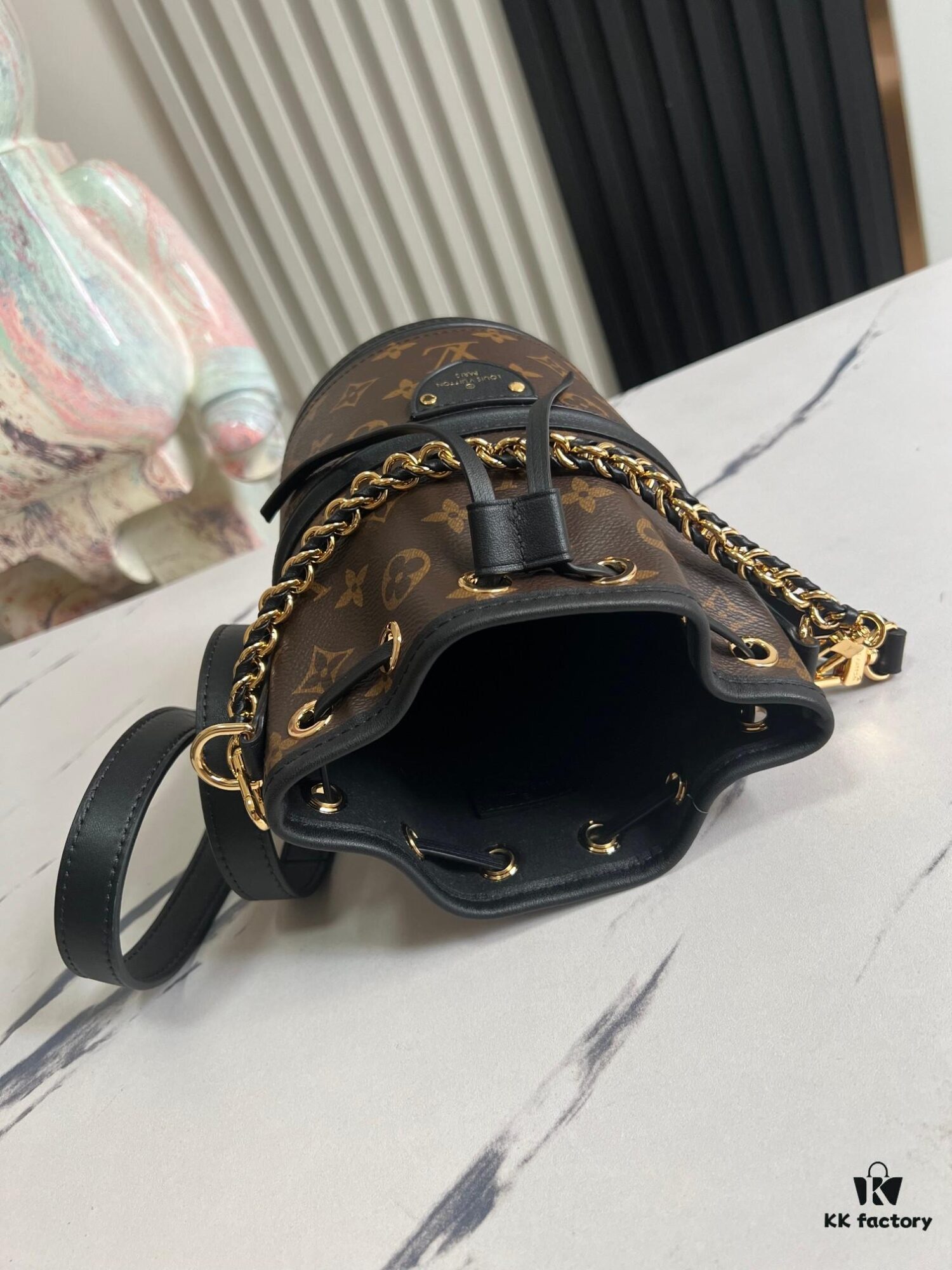 693077a36e68136f4d9a67bd Top Quality Original Order Exclusive Real Shot M83480 Monogram New Canoe Bag Bucket Bag with Chain