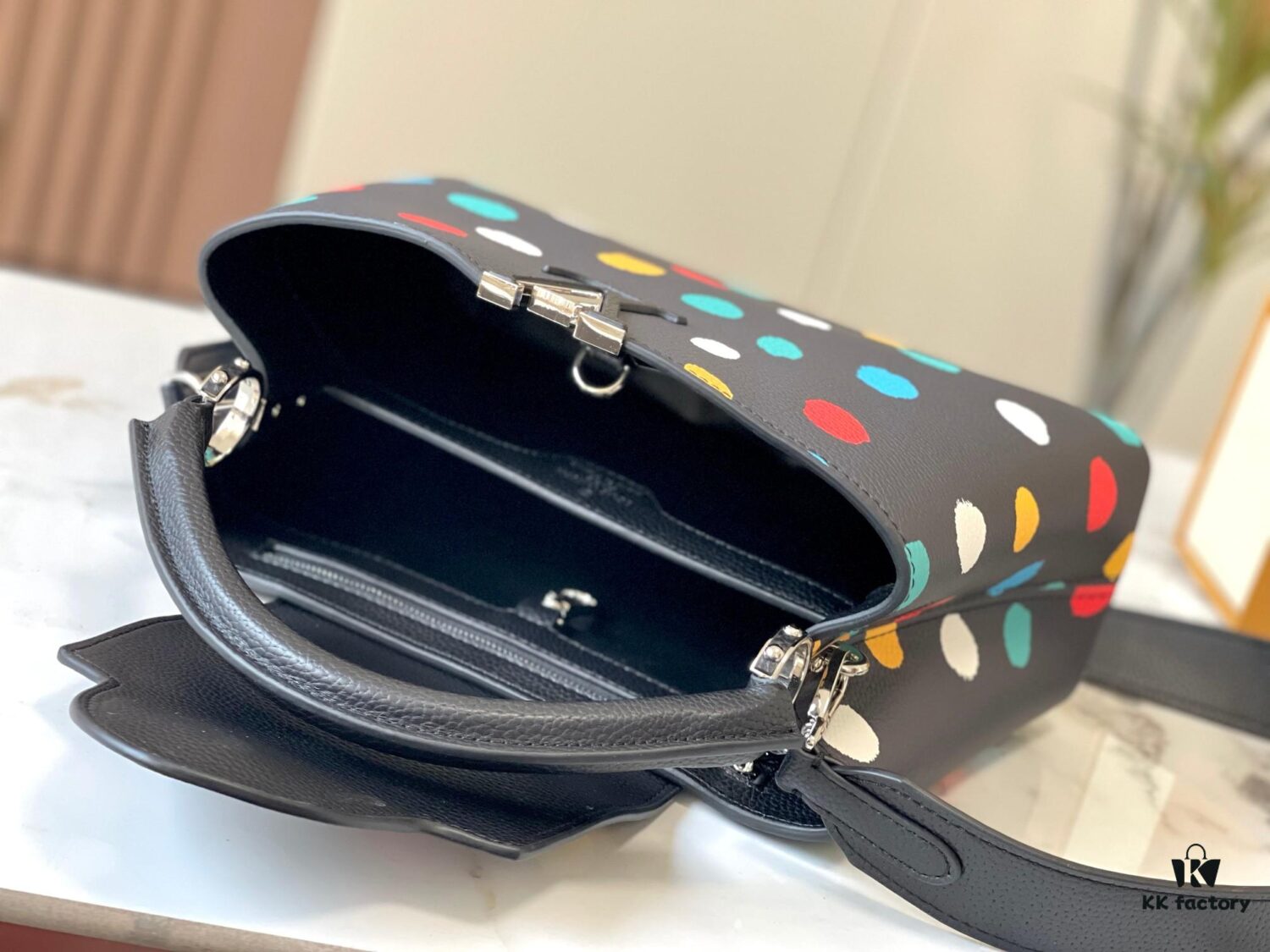 693077a86e68136f4d9a67c4 Upgraded M21665 LV x YK Capucines Medium Handbag