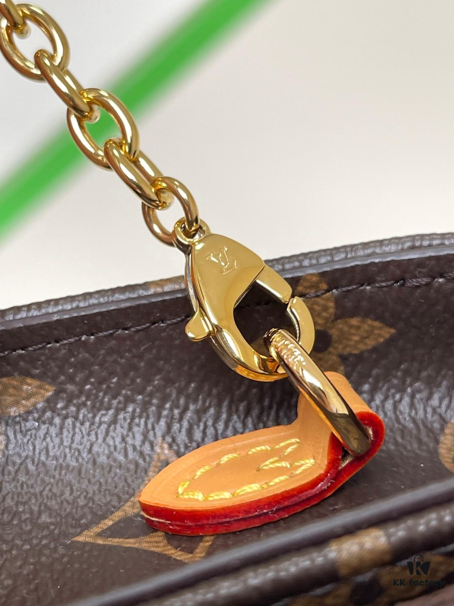 693077b06e68136f4d9a67d4 M82509 Vintage Lily Wallet on Chain