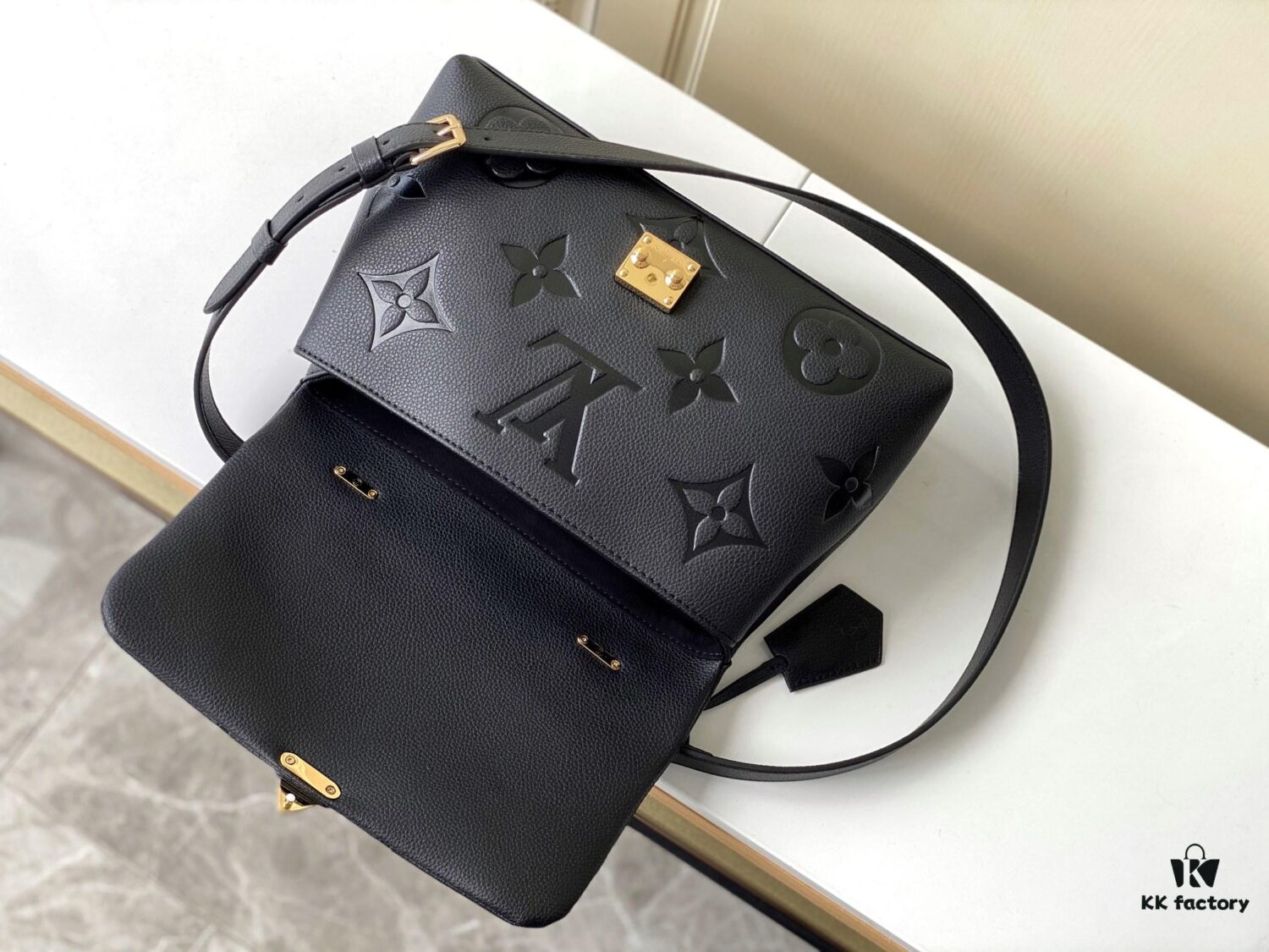 Price Adjustment [Haiyuan External Single Home Purchase] Large Size M45976 Black M46041 Apricot Print MADELEINE Louis Vuitton New Madeleine Medium Handbag in Monogram Empreinte Embossed Leather