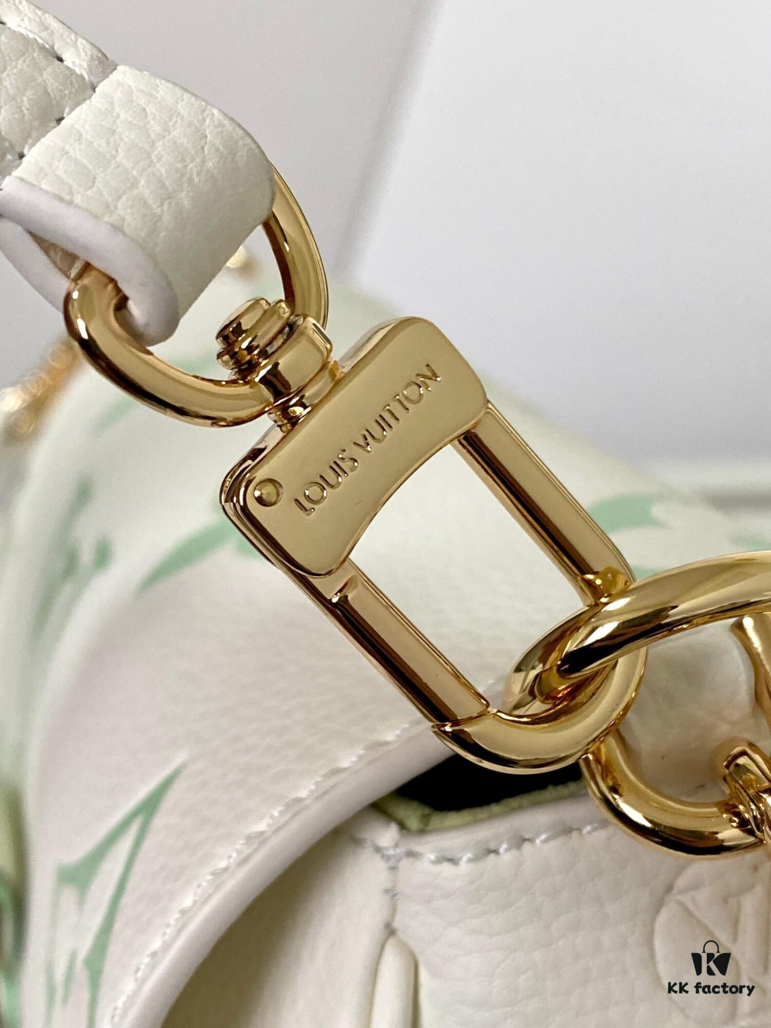 693077d96e68136f4d9a6821 FAVORITE Handbag m46842 Matcha Green (Milk)