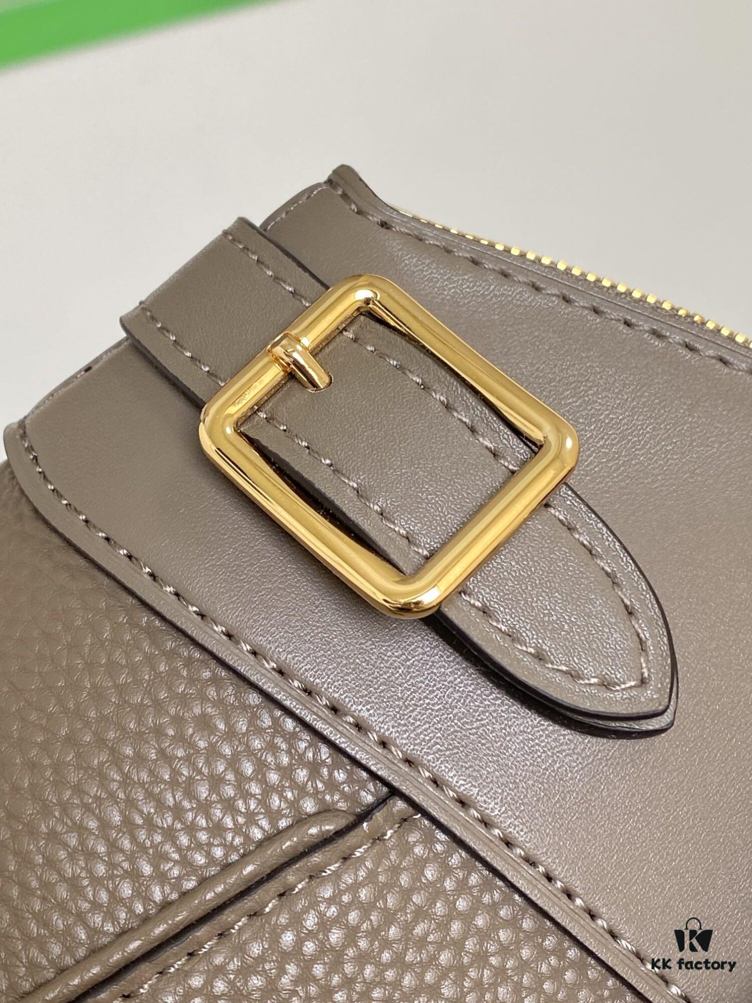 693077e16e68136f4d9a6831 M22927 Gray Lock It MM Bag Fine and Practical