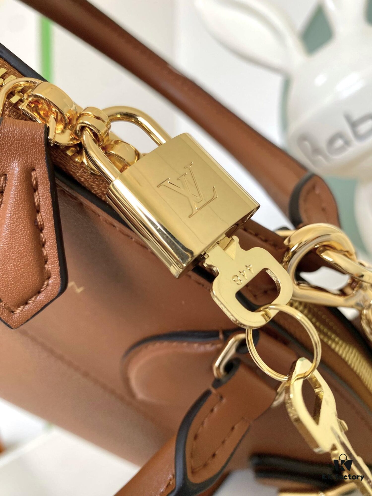 693077e56e68136f4d9a683b M22925 Brown Lock It MM Bag