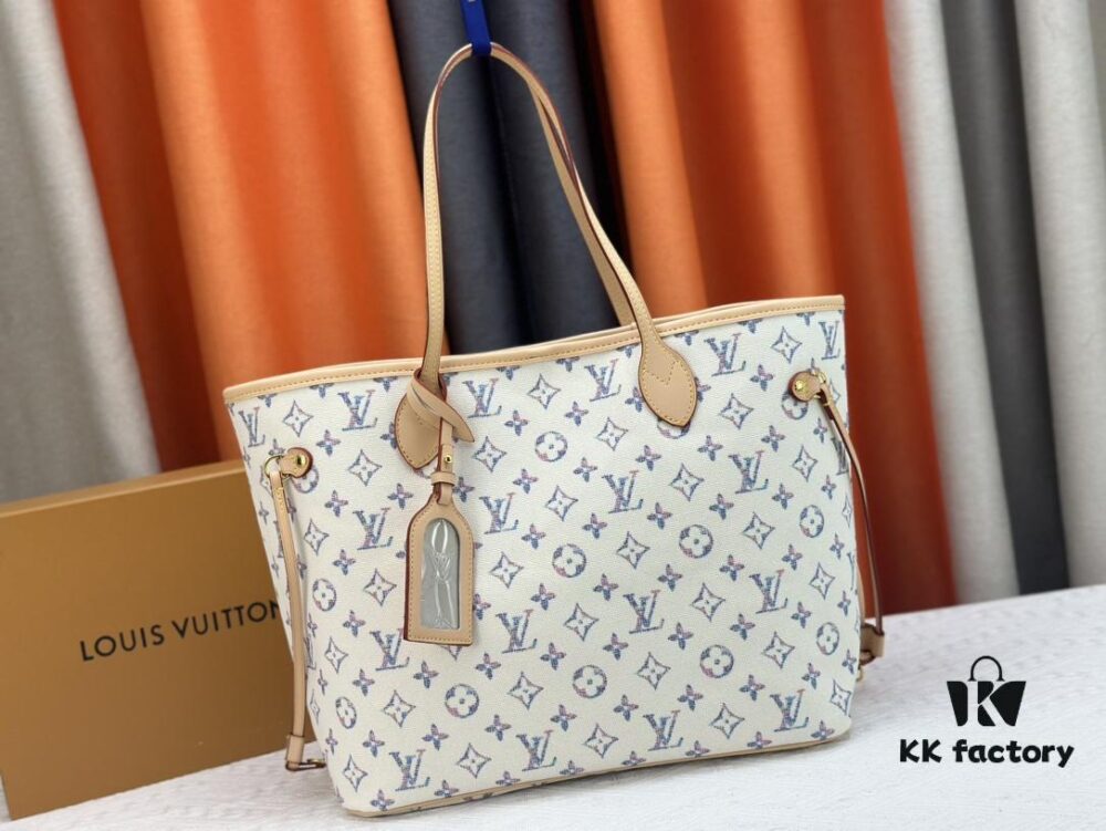 693077ea6e68136f4d9a6846 M40995 Medium Shopping Bag 💋💋 Louis Vuitton New Neverfull, A Fresh Reinterpretation of the Iconic Handbag