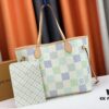 693078326e68136f4d9a68e5 M40995 Medium Shopping Bag 💋💋 Louis Vuitton New Neverfull, A Fresh Take on a Classic Handbag