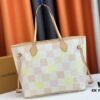 693078356e68136f4d9a68ed M40995 Medium Shopping Bag 💋💋 Louis Vuitton New Neverfull, A Fresh Take on the Iconic Bag Exploring Refined Interior Details