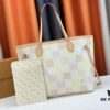 693078366e68136f4d9a68ef M40995 Medium Shopping Bag 💋💋 Louis Vuitton New Neverfull, A Fresh Take on the Iconic Bag Exploring Refined Interior Details