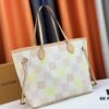 693078366e68136f4d9a68f0 M40995 Medium Shopping Bag 💋💋 Louis Vuitton New Neverfull, A Fresh Take on the Iconic Bag Exploring Refined Interior Details