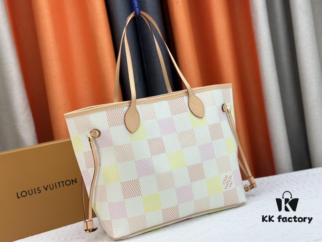 693078366e68136f4d9a68f0 M40995 Medium Shopping Bag 💋💋 Louis Vuitton New Neverfull, A Fresh Take on the Iconic Bag Exploring Refined Interior Details
