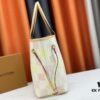 693078376e68136f4d9a68f1 M40995 Medium Shopping Bag 💋💋 Louis Vuitton New Neverfull, A Fresh Take on the Iconic Bag Exploring Refined Interior Details