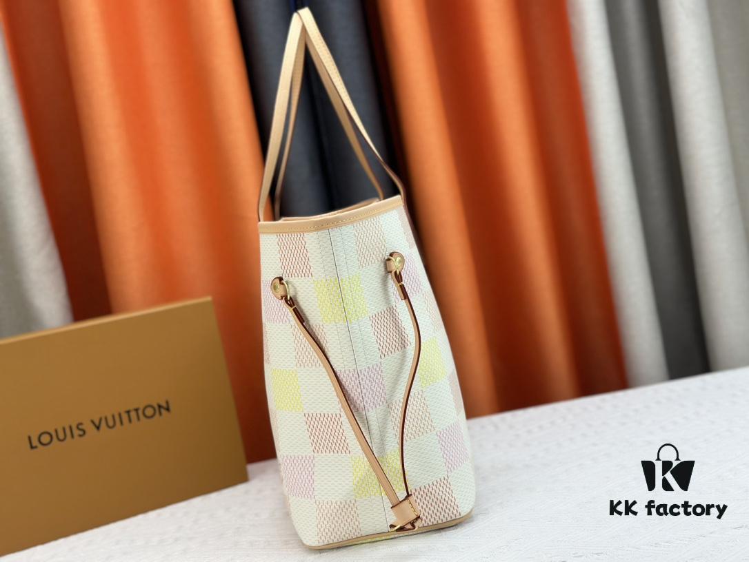 693078376e68136f4d9a68f1 M40995 Medium Shopping Bag 💋💋 Louis Vuitton New Neverfull, A Fresh Take on the Iconic Bag Exploring Refined Interior Details