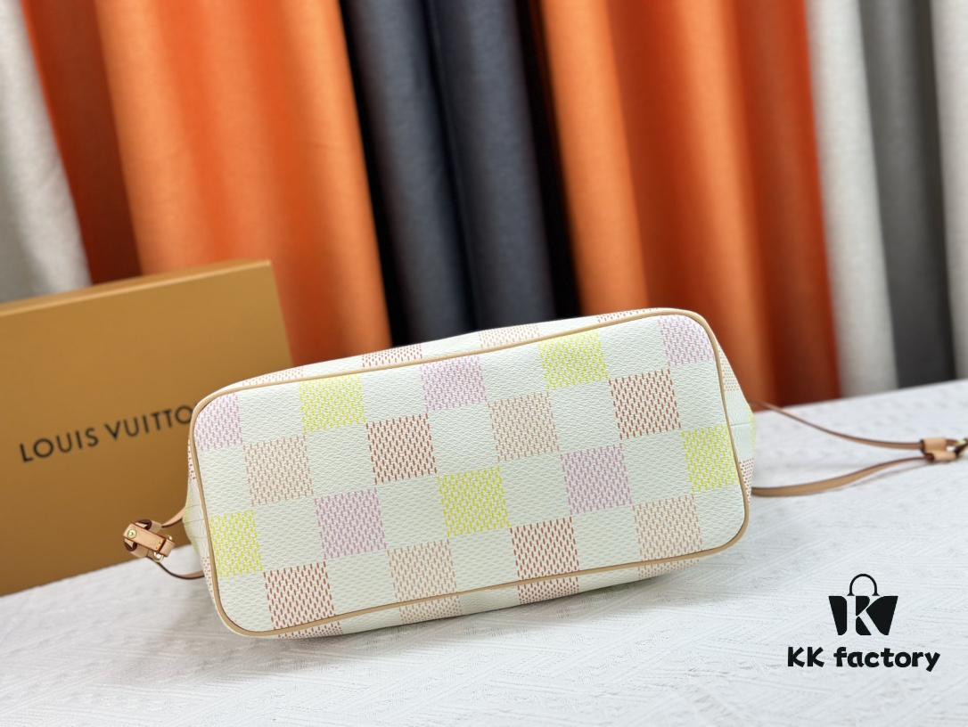 693078386e68136f4d9a68f4 M40995 Medium Shopping Bag 💋💋 Louis Vuitton New Neverfull, A Fresh Take on the Iconic Bag Exploring Refined Interior Details