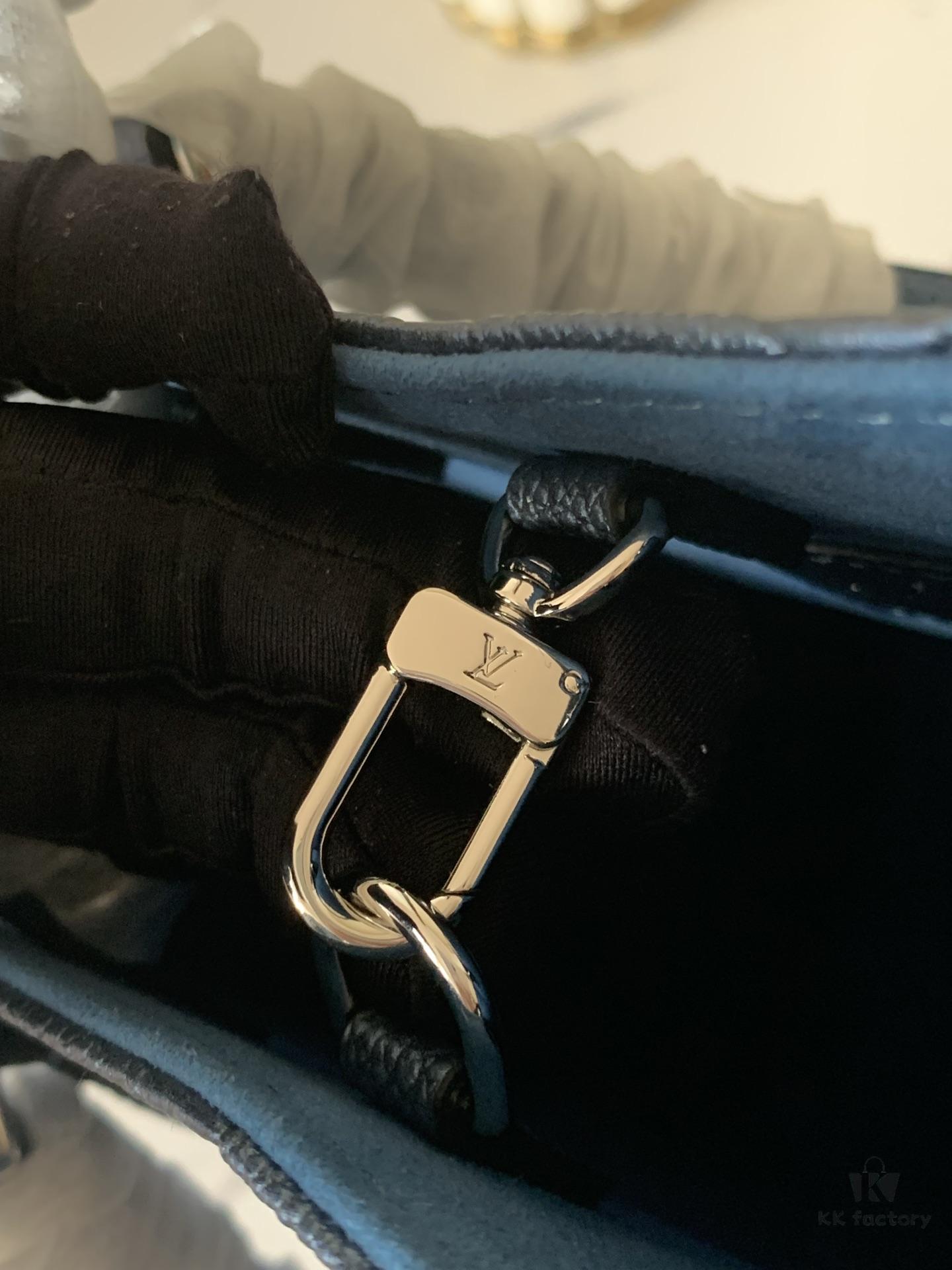 693078626e68136f4d9a6958 Top-Grade Full-Grain Leather, Exclusive Real Photo - M45595 Pearl Blue Full Leather Matelassé By The Pool Capsule Collection OnTheGo Medium Tote Bag