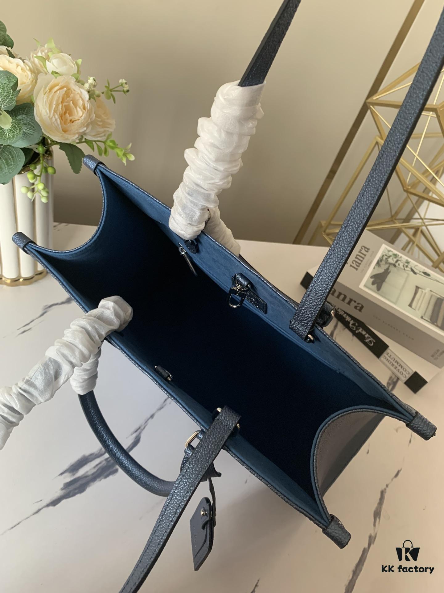 693078626e68136f4d9a6959 Top-Grade Full-Grain Leather, Exclusive Real Photo - M45595 Pearl Blue Full Leather Matelassé By The Pool Capsule Collection OnTheGo Medium Tote Bag