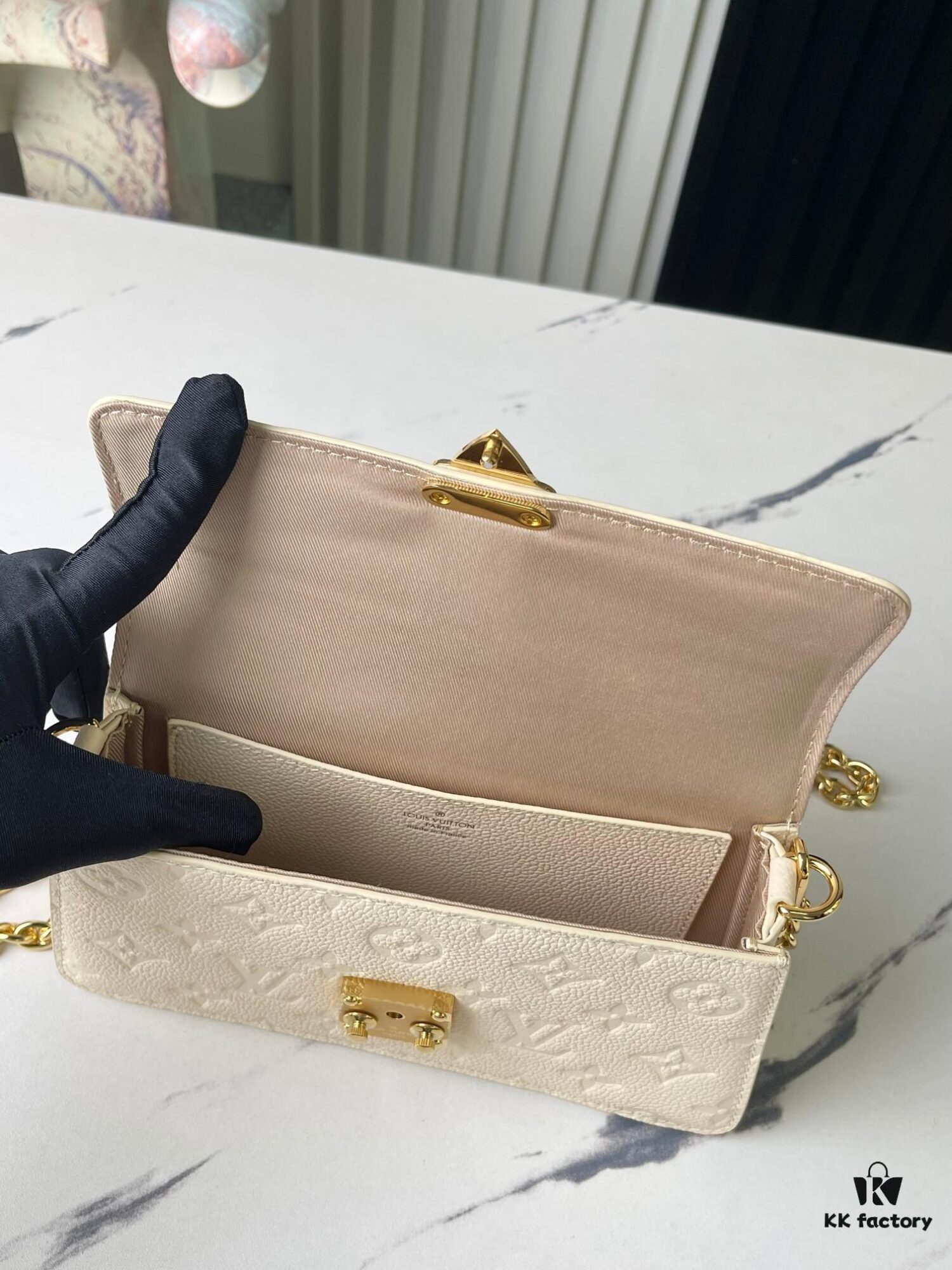 6930786a6e68136f4d9a6967 Top-tier Original Surplus, Exclusive Real Photos: M82836 White Full Leather Embossed Wallet On Chain Metis Chain Bag, M82836 82637 Black Embossed