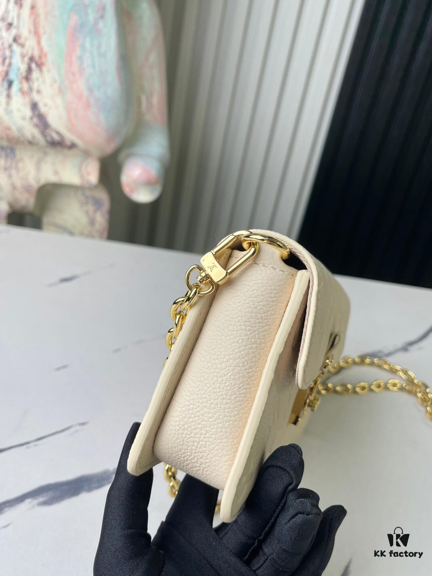 6930786c6e68136f4d9a6968 Top-tier Original Surplus, Exclusive Real Photos: M82836 White Full Leather Embossed Wallet On Chain Metis Chain Bag, M82836 82637 Black Embossed