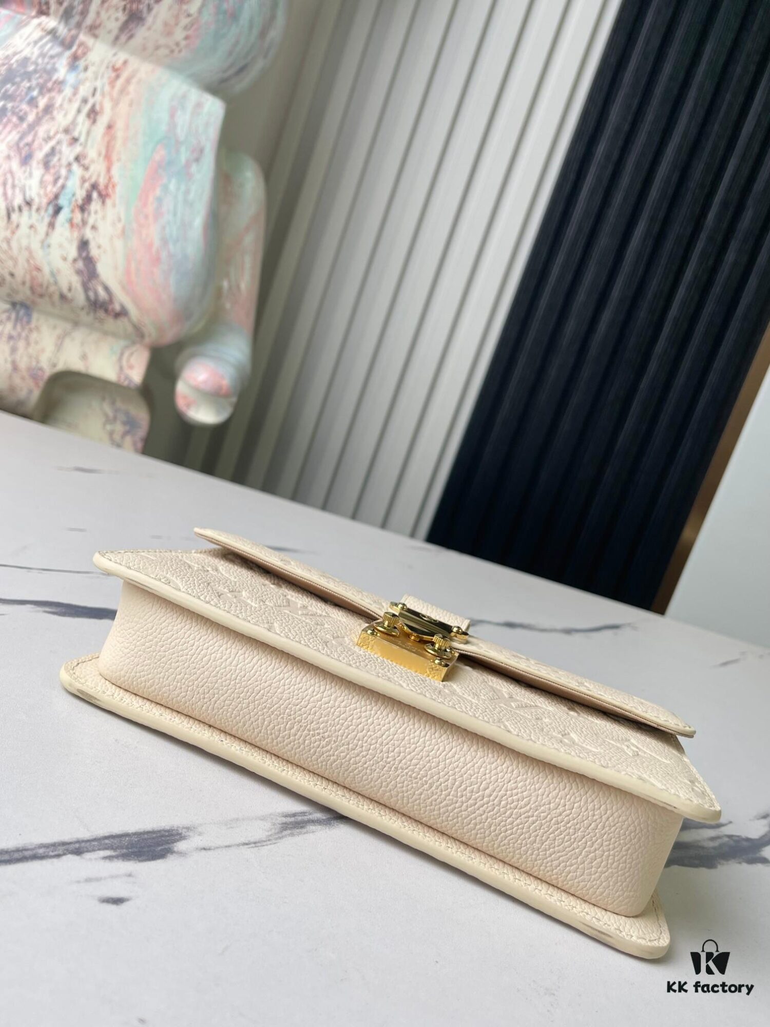 6930786c6e68136f4d9a6969 Top-tier Original Surplus, Exclusive Real Photos: M82836 White Full Leather Embossed Wallet On Chain Metis Chain Bag, M82836 82637 Black Embossed
