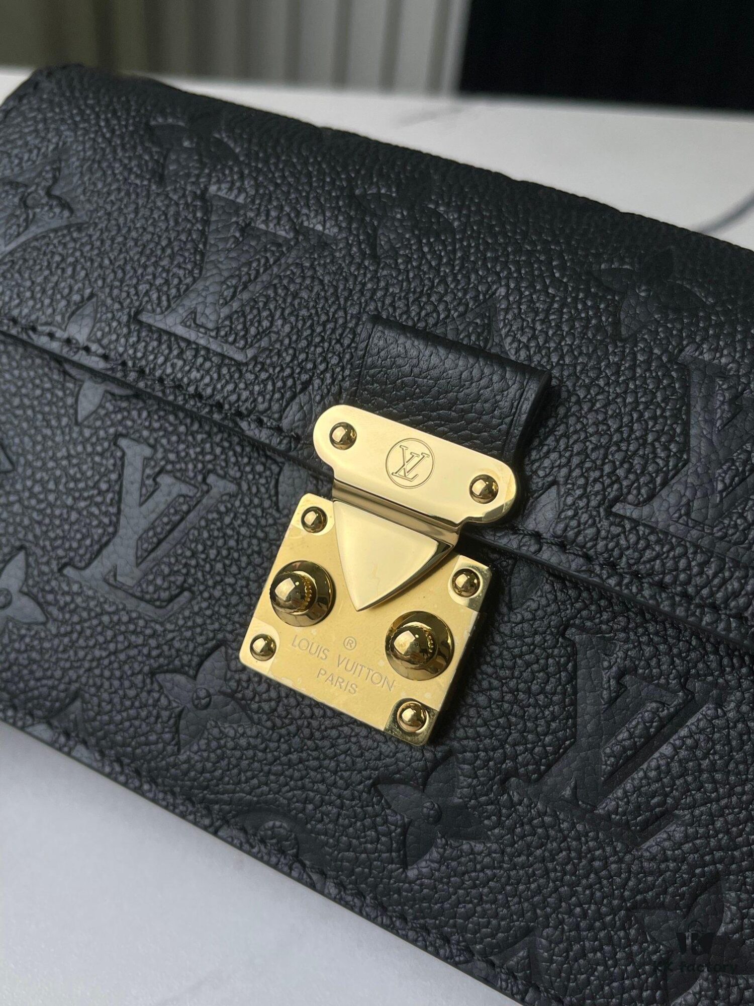 693078706e68136f4d9a6972 Top-tier Original Order Exclusive Real Shot M82637 Black Full Leather Embossed Wallet On Chain Metis Chain Bag M82836 82637 Black Embossed