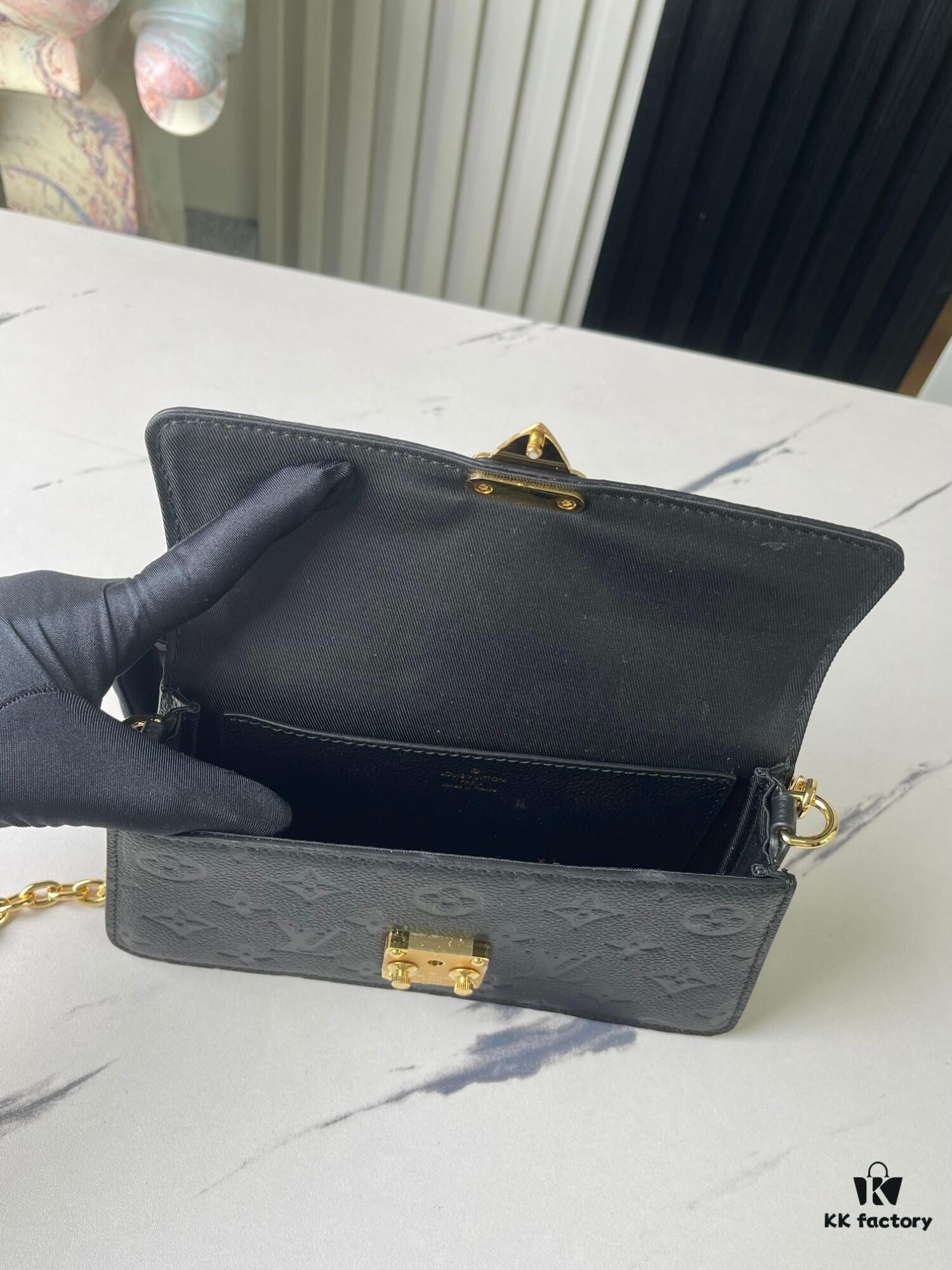 693078726e68136f4d9a6974 Top-tier Original Order Exclusive Real Shot M82637 Black Full Leather Embossed Wallet On Chain Metis Chain Bag M82836 82637 Black Embossed
