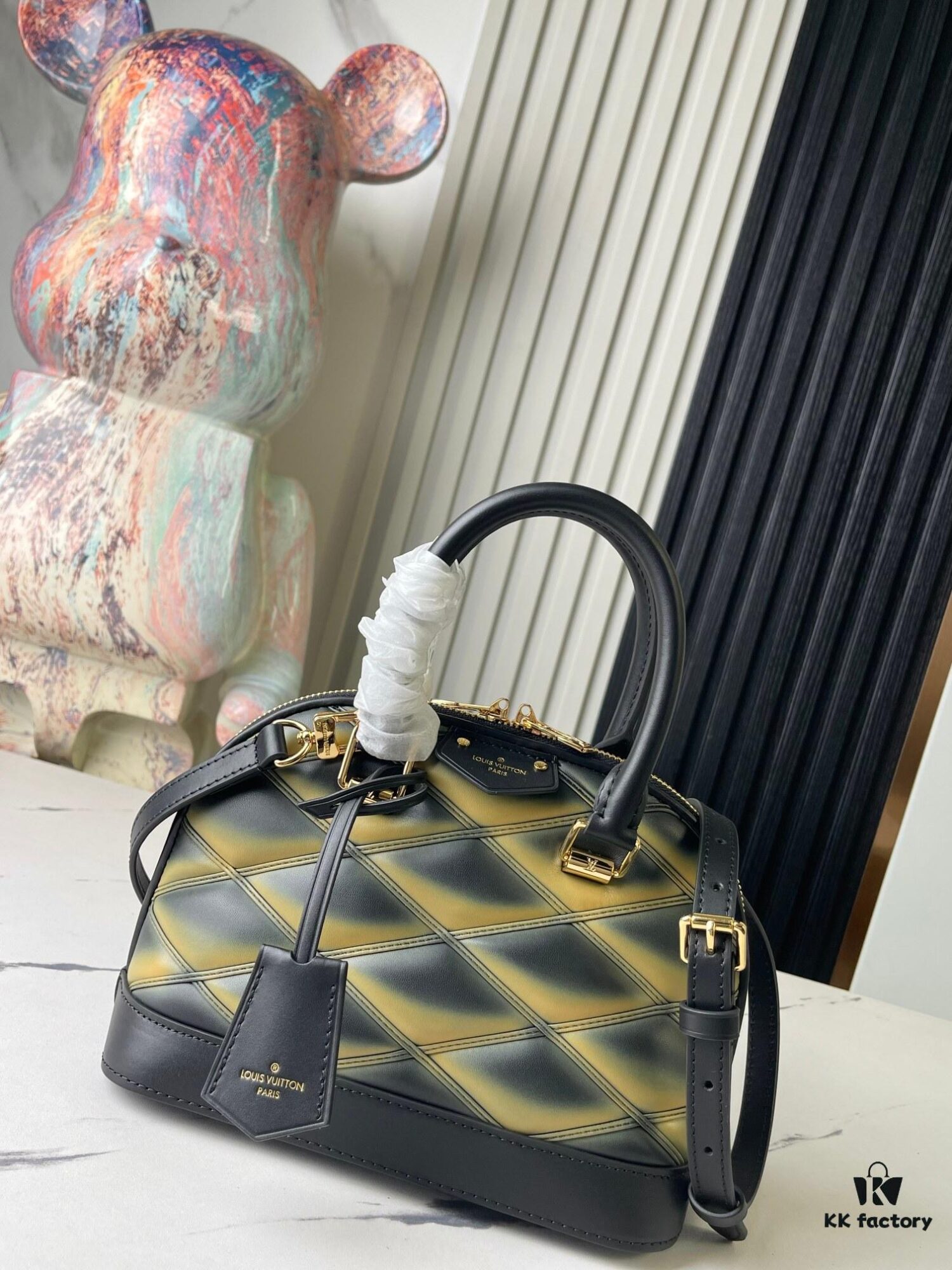 693078786e68136f4d9a697f M23576 Gradient Quilted Full Leather Shell Bag Series Alma BB Handbag
