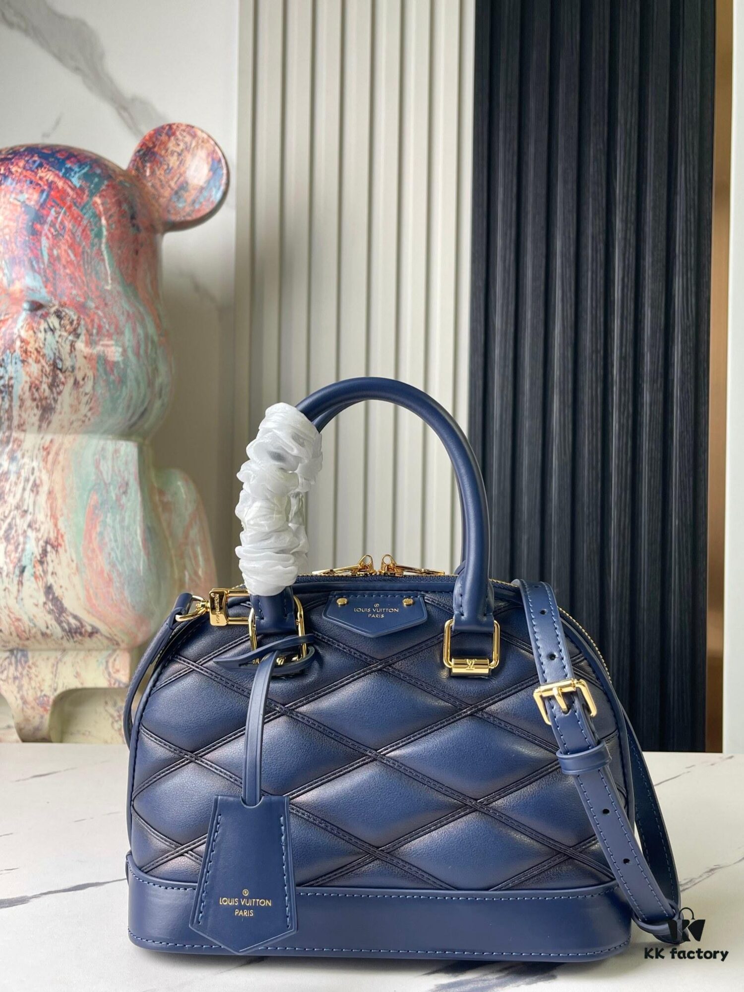 6930787c6e68136f4d9a6986 Top Quality Original Design Exclusive Real Shot M23666 Deep Blue Diamond Quilted Full Leather Clam Shell Bag Series Alma BB Handbag