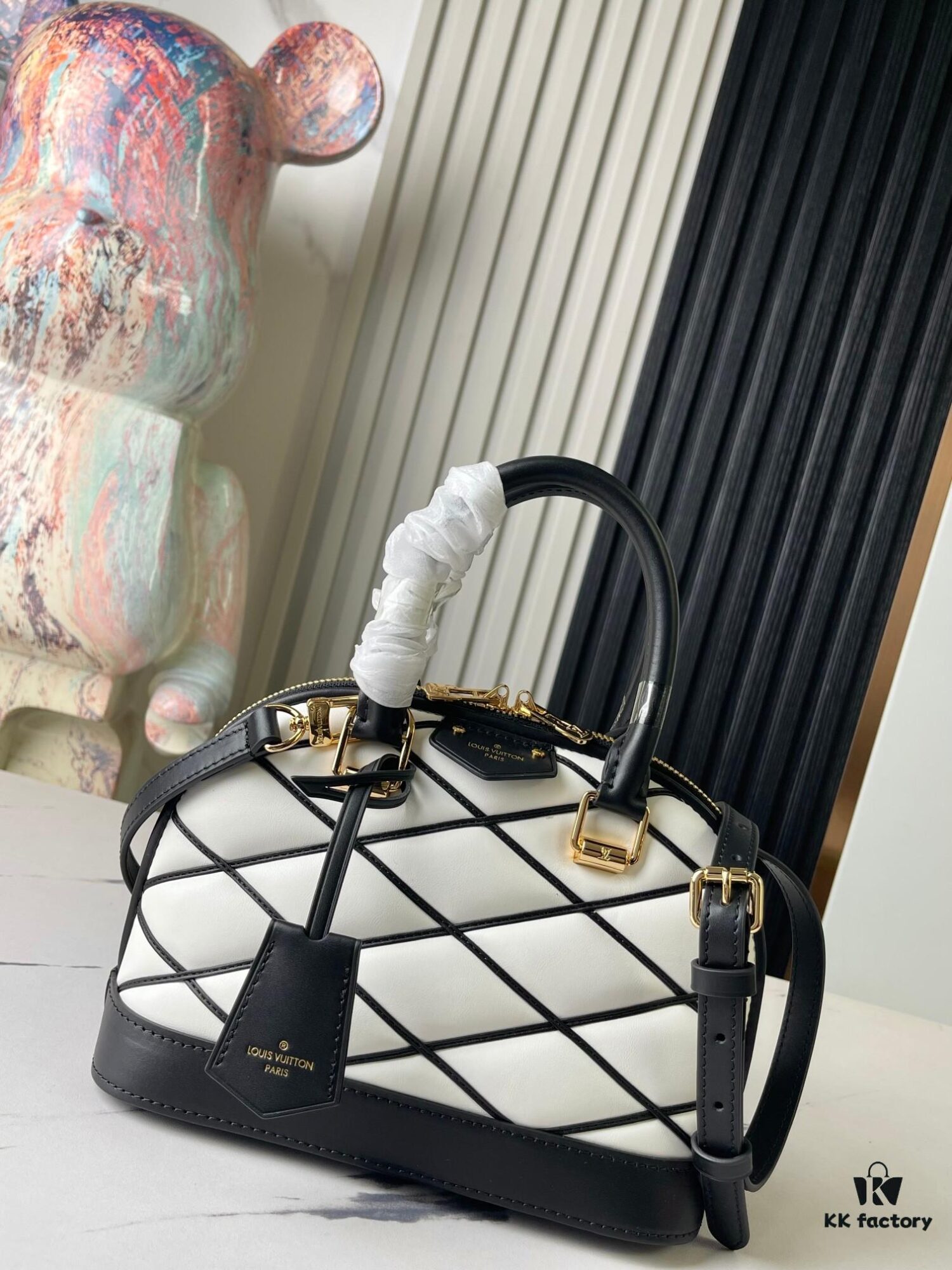 693078826e68136f4d9a6991 Top-tier Original Stock Exclusive Real Photo M23761 White Diamond-quilted Full Leather Shell Bag Series Alma BB Handbag