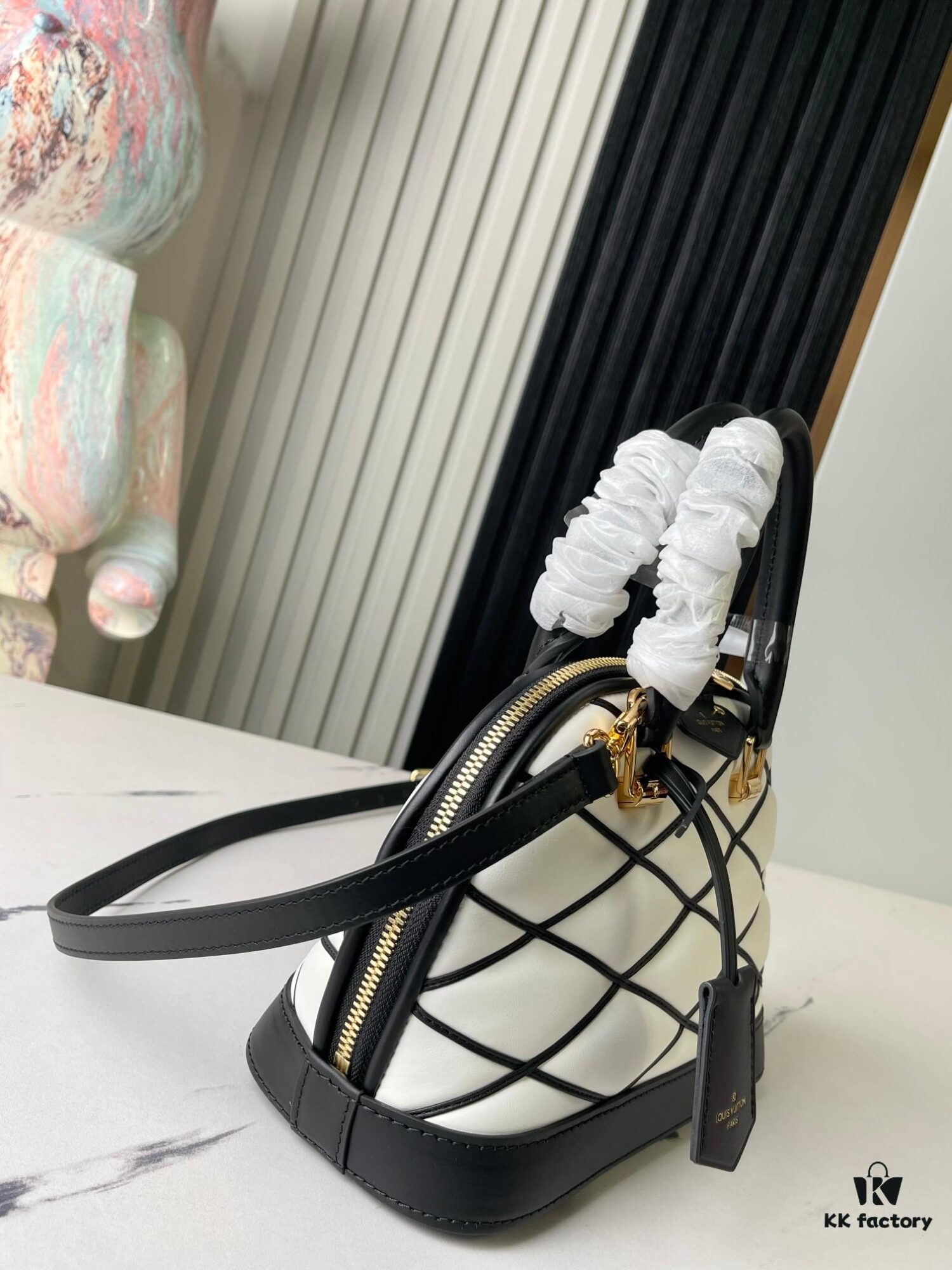 693078836e68136f4d9a6992 Top-tier Original Stock Exclusive Real Photo M23761 White Diamond-quilted Full Leather Shell Bag Series Alma BB Handbag