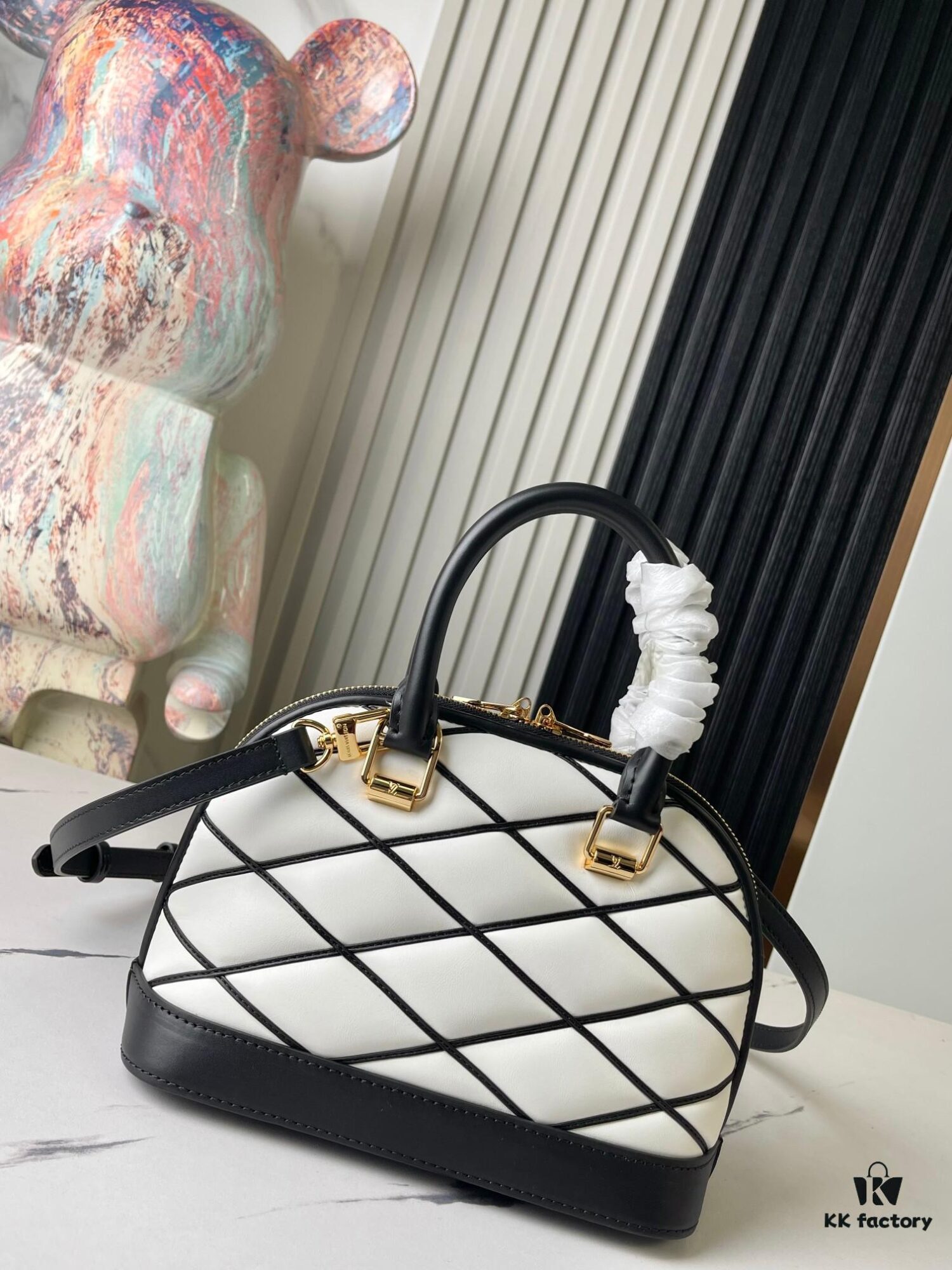 693078846e68136f4d9a6994 Top-tier Original Stock Exclusive Real Photo M23761 White Diamond-quilted Full Leather Shell Bag Series Alma BB Handbag